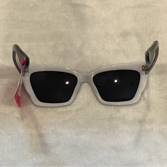 Betsey Johnson Square Butterfly Shape Black & White Sunnies Sunglasses NWT